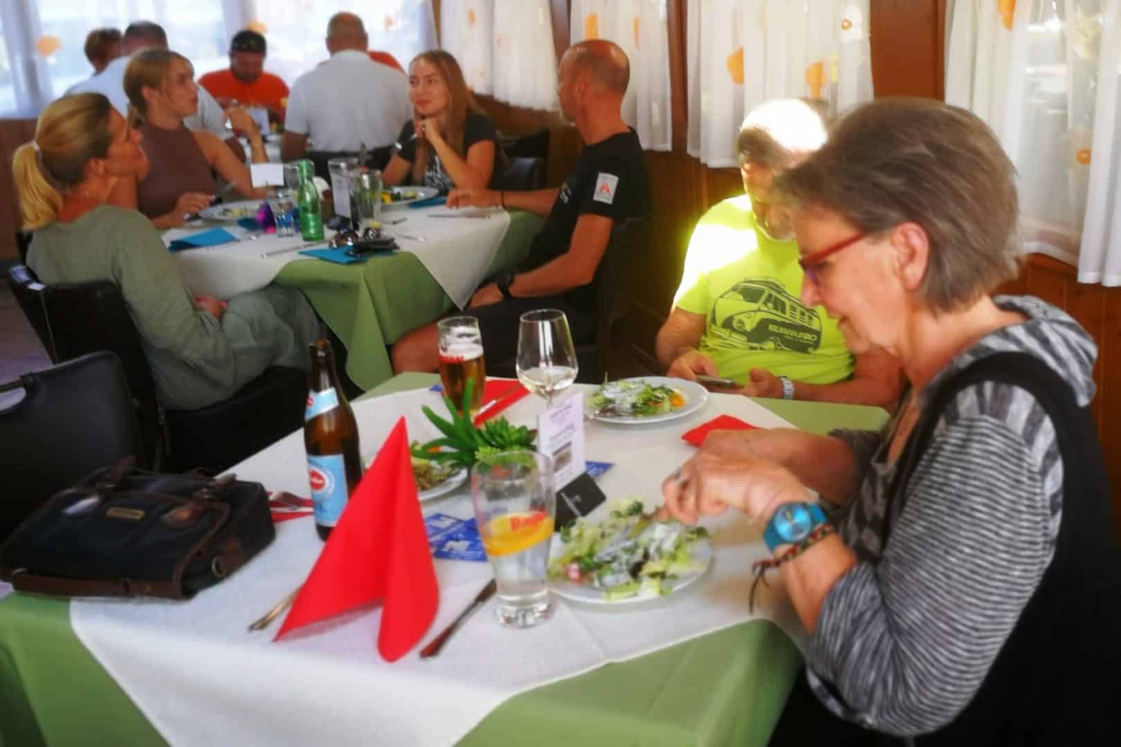 Ausflug des CAR Teams Ferlach am 12. September 2020 mit Gleichmäßigkeitsprüfung anstelle des abgesagten sms-Classic-Sprints - Mittagsrast Gasthof Luggale, Henny Bucher